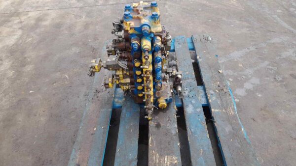 Distribuitor Hidraulic Komatsu PC 260 A 23-36-11100 - imagine 4