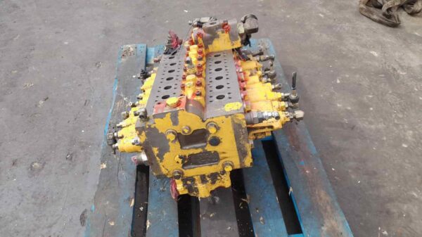 Distribuitor Hidraulic KOMATSU PHB 40121 - imagine 5