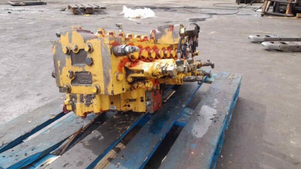 Distribuitor Hidraulic KOMATSU PHB 40121 - imagine 2