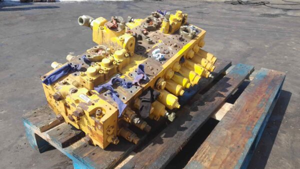 Distribuitor Hidraulic KOMATSU GC 155767 - imagine 2