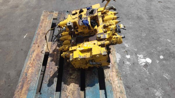 Distribuitor Hidraulic KOMATSU PC 240 16525 H - imagine 4