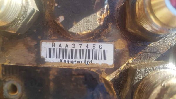 Distribuitor Hidraulic Komatsu LTD 2-HAA37456 - imagine 2