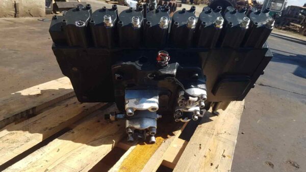 Distribuitor Hidraulic Doosan MNR R901287370 FD 18W 29 SN - imagine 3