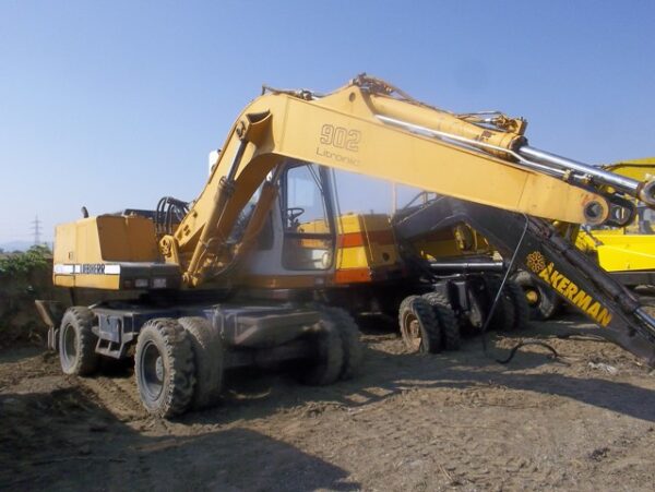 Liebherr A6 902