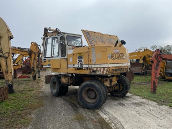 Liebherr 902