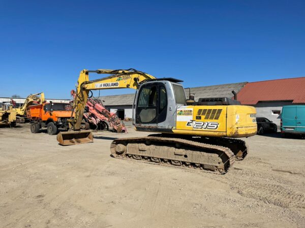 New Holland E 215