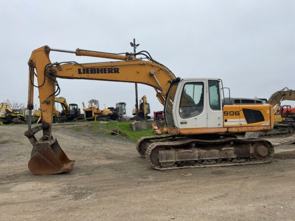 Liebherr R906 C