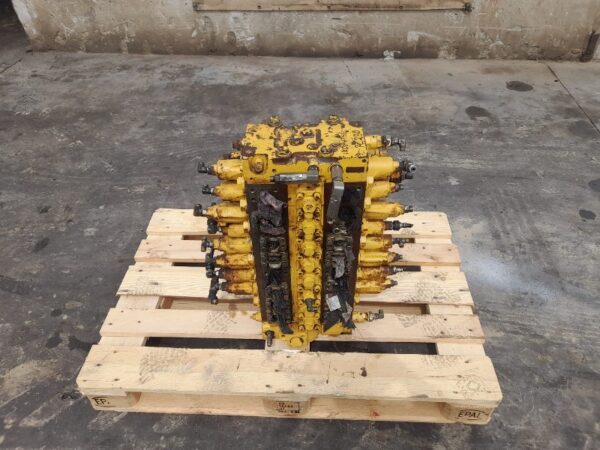 Distribuitor hidraulic Komatsu PC 230