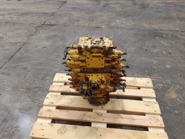 Distribuitor hidraulic Komatsu PC 230 - imagine 5