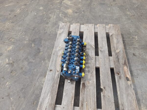 Distribuitor hidraulic Rexroth 08404855 - imagine 4