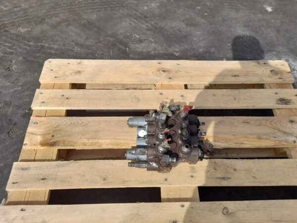 Distribuitor hidraulic Merlo