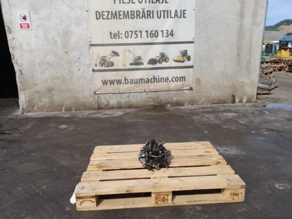 Distribuitor hidraulic Bobcat 763 H - imagine 4