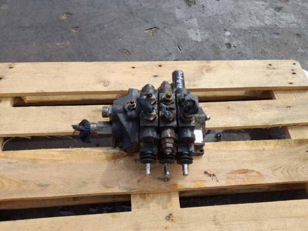 Distribuitor hidraulic JCB JC120064