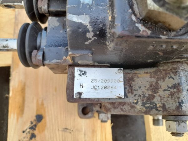 Distribuitor hidraulic JCB JC120064 - imagine 3