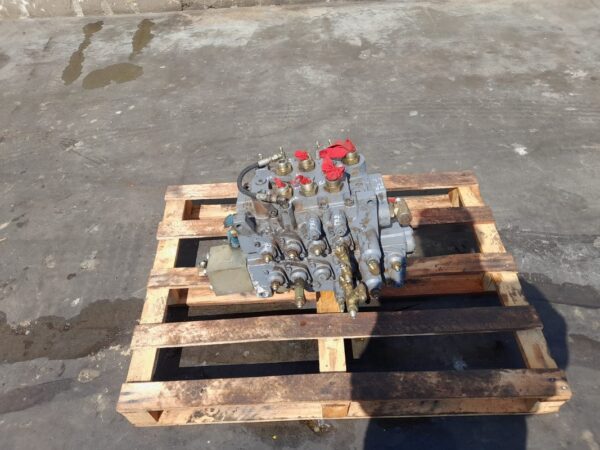 Distribuitor hidraulic KPM KMX15YC - imagine 4