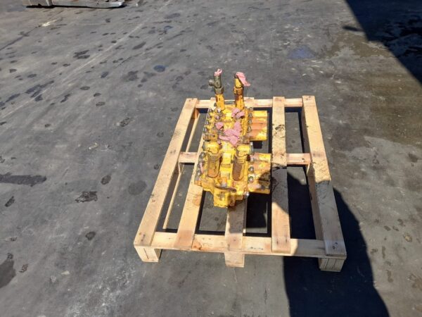 Distribuitor hidraulic Liebherr 902 - imagine 2