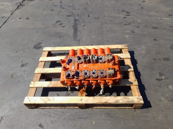 Distribuitor hidraulic O&K 224610