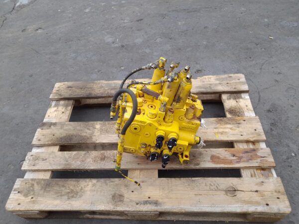 Distribuitor hidraulic Kawasaki KMX13D