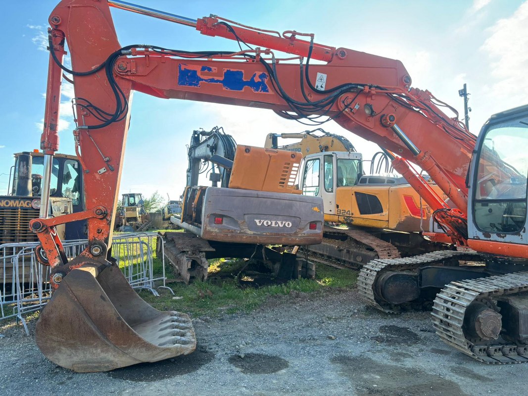 Fiat Kobelco , New Holland E 215 B - imagine 2