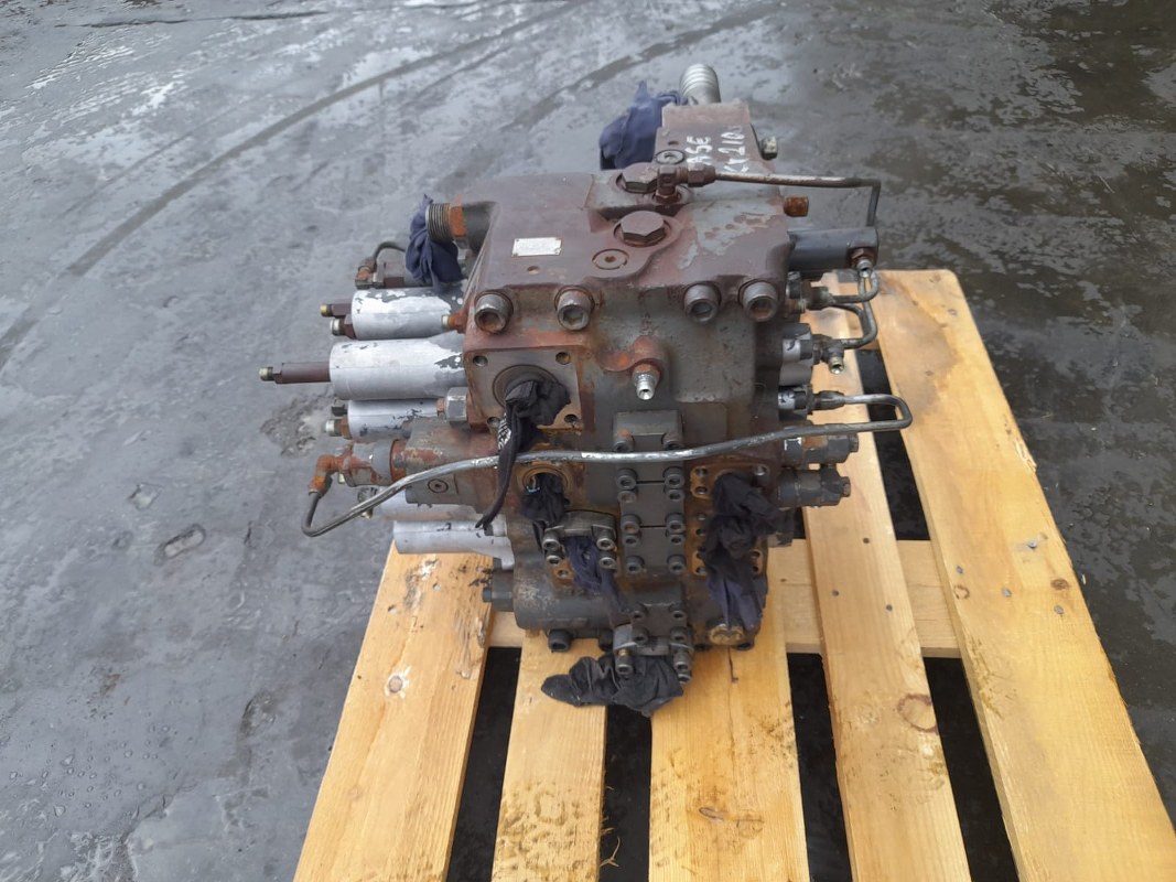 Distribuitor hidraulic Case CX 210 - imagine 3