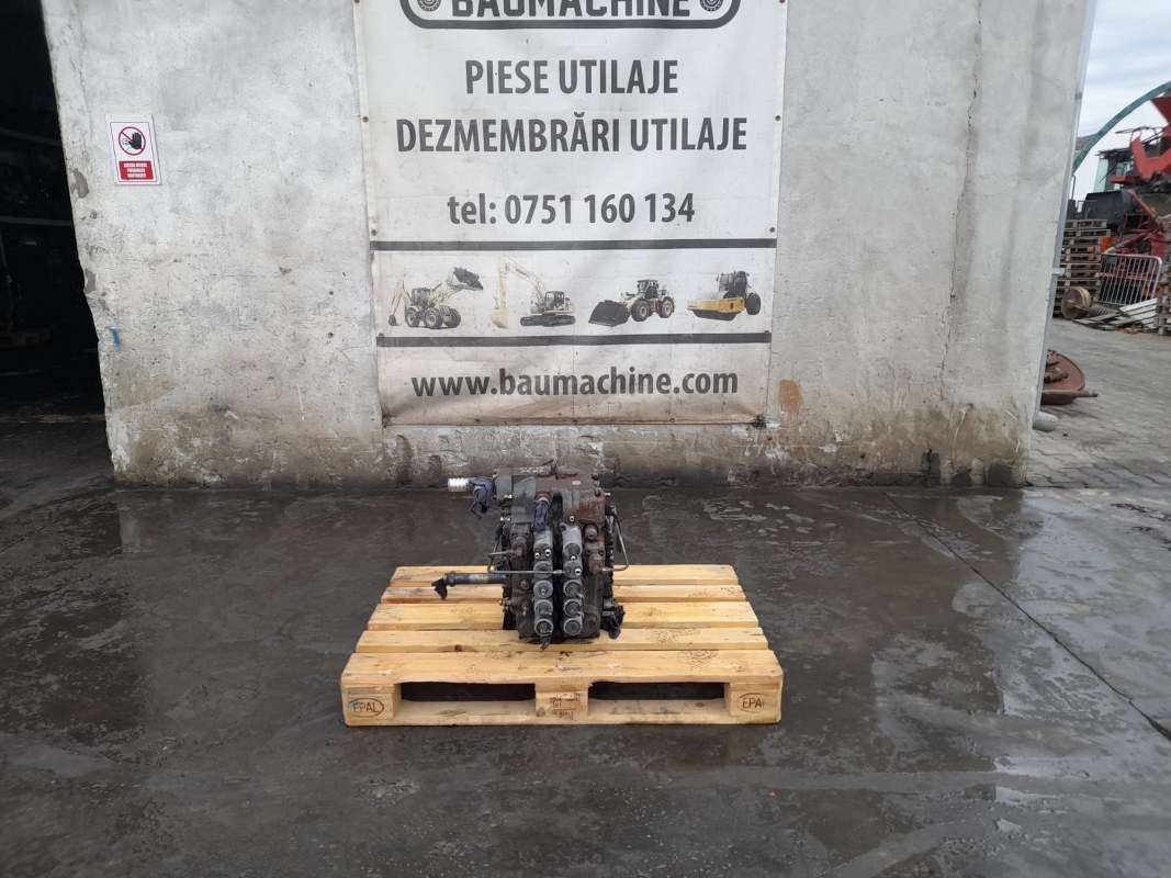 Distribuitor hidraulic Case CX 210 - imagine 5