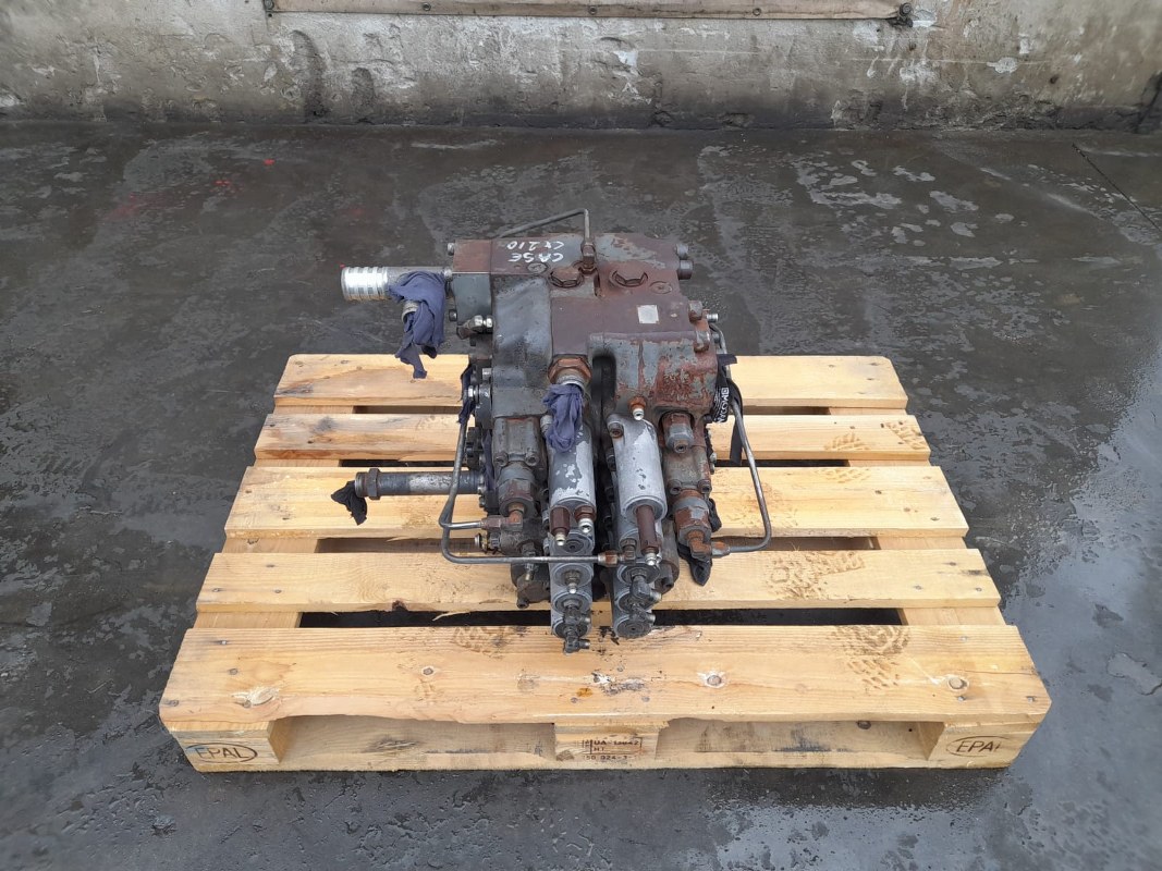 Distribuitor hidraulic Case CX 210