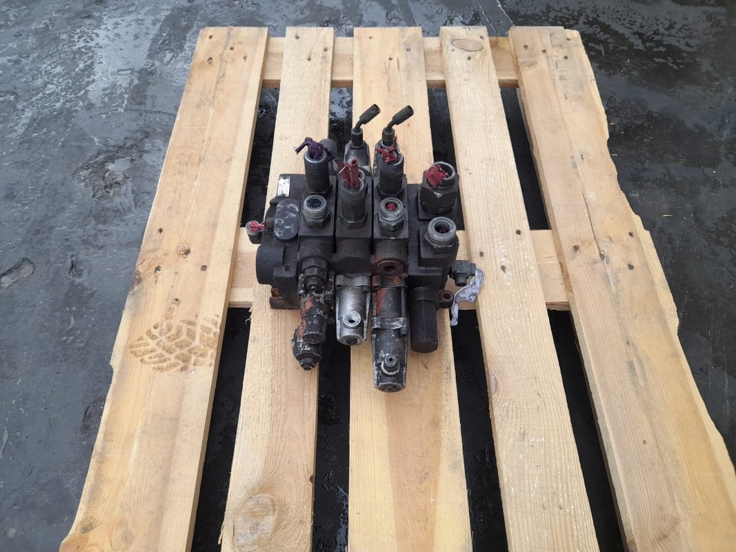 Distribuitor hidraulic Caterpillar 246-4206