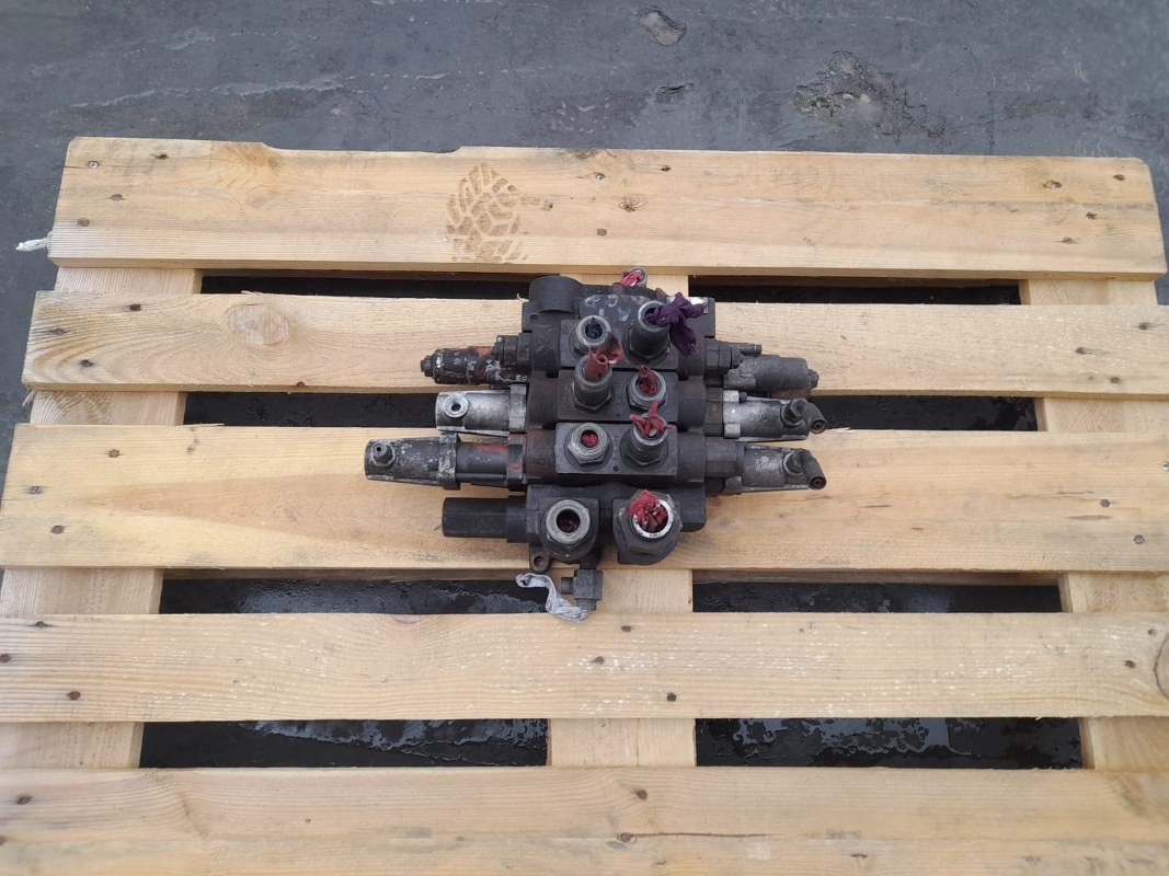 Distribuitor hidraulic Caterpillar 246-4206 - imagine 2