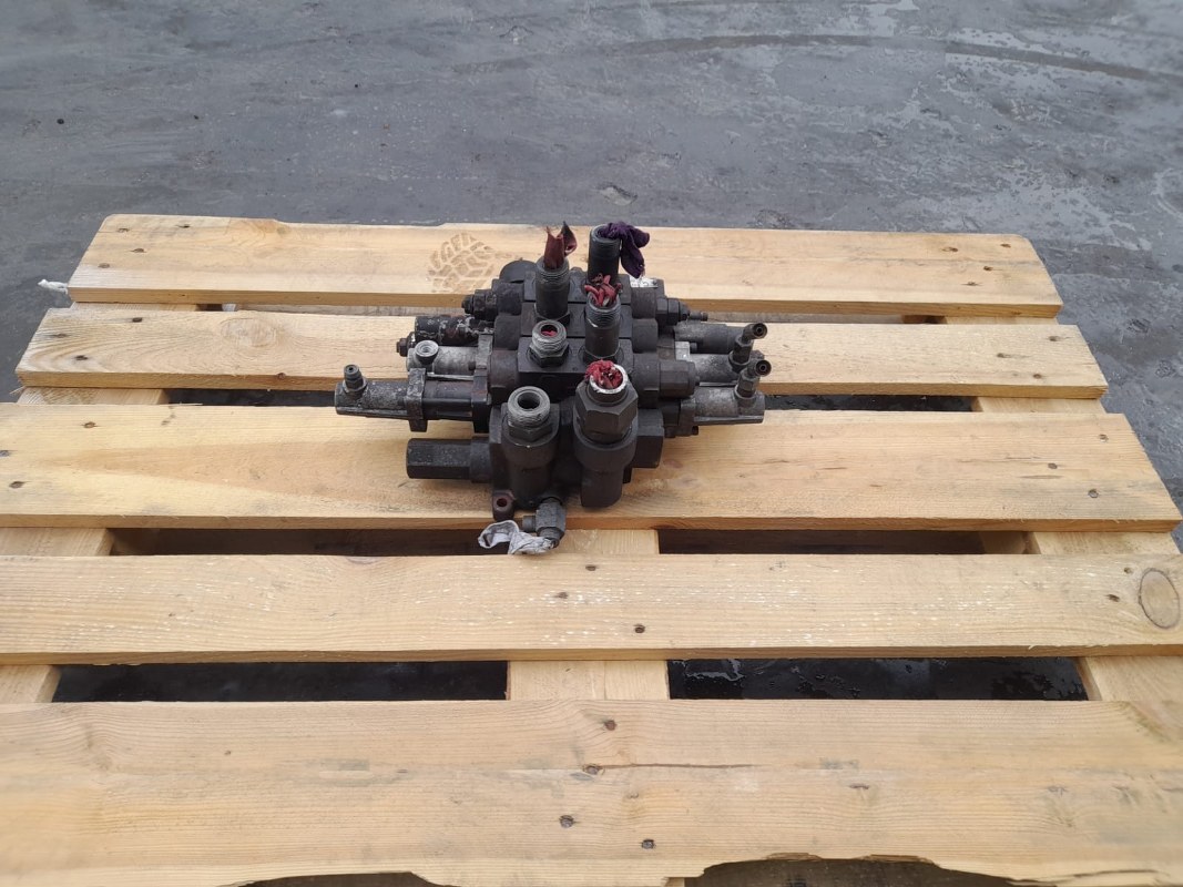 Distribuitor hidraulic Caterpillar 246-4206 - imagine 3