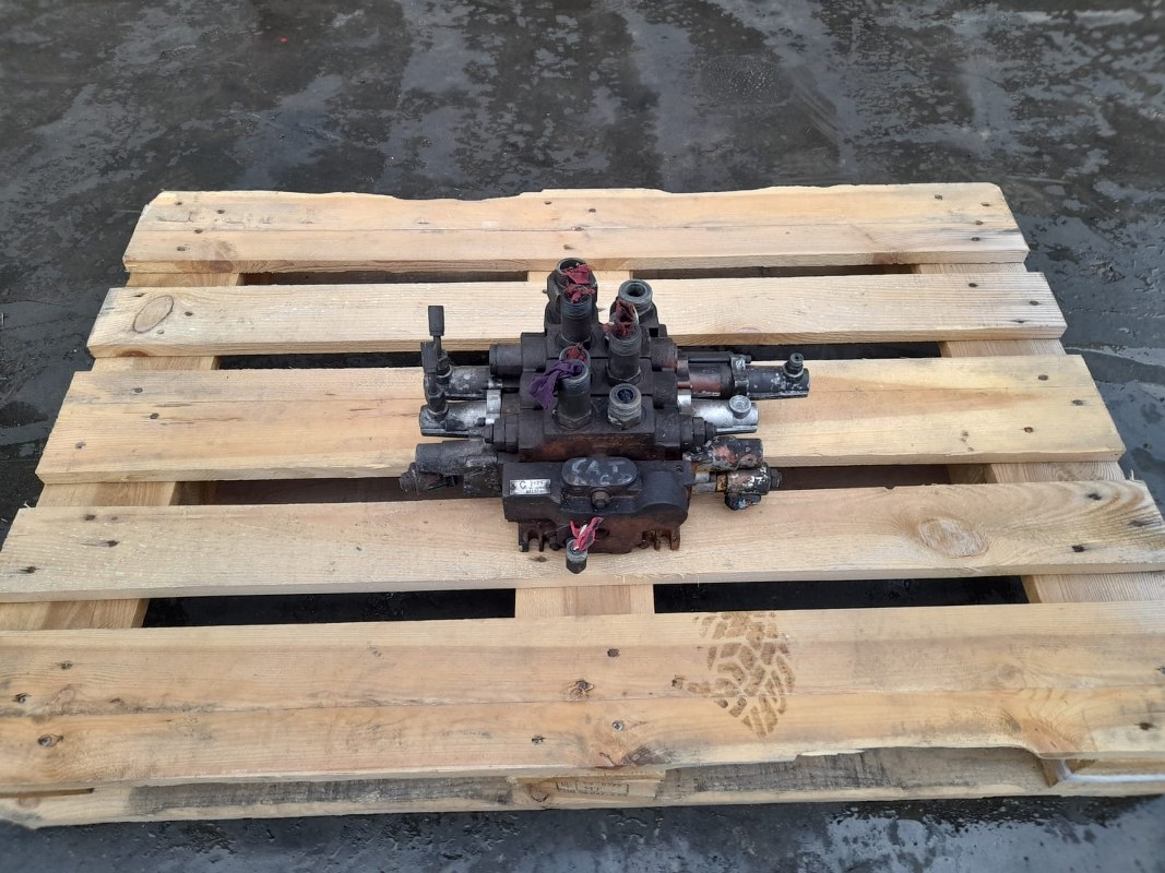 Distribuitor hidraulic Caterpillar 246-4206 - imagine 5