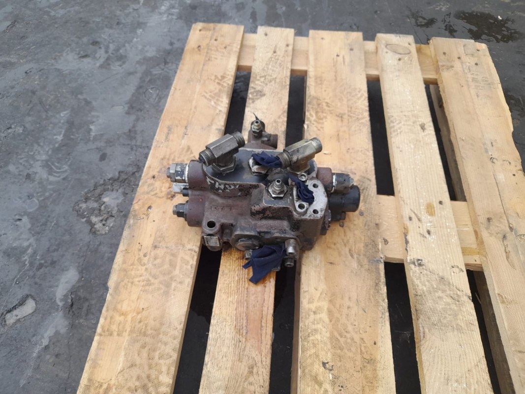 Distribuitor hidraulic Fiat Hitachi W190 - imagine 3