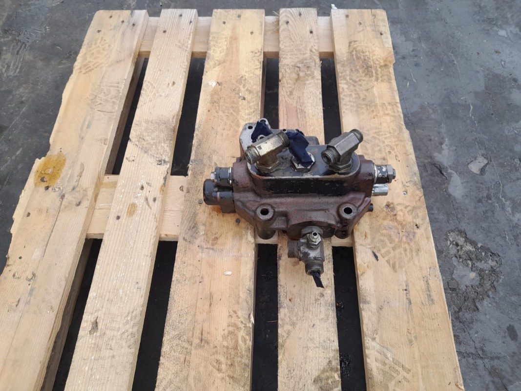 Distribuitor hidraulic Fiat Hitachi W190 - imagine 4