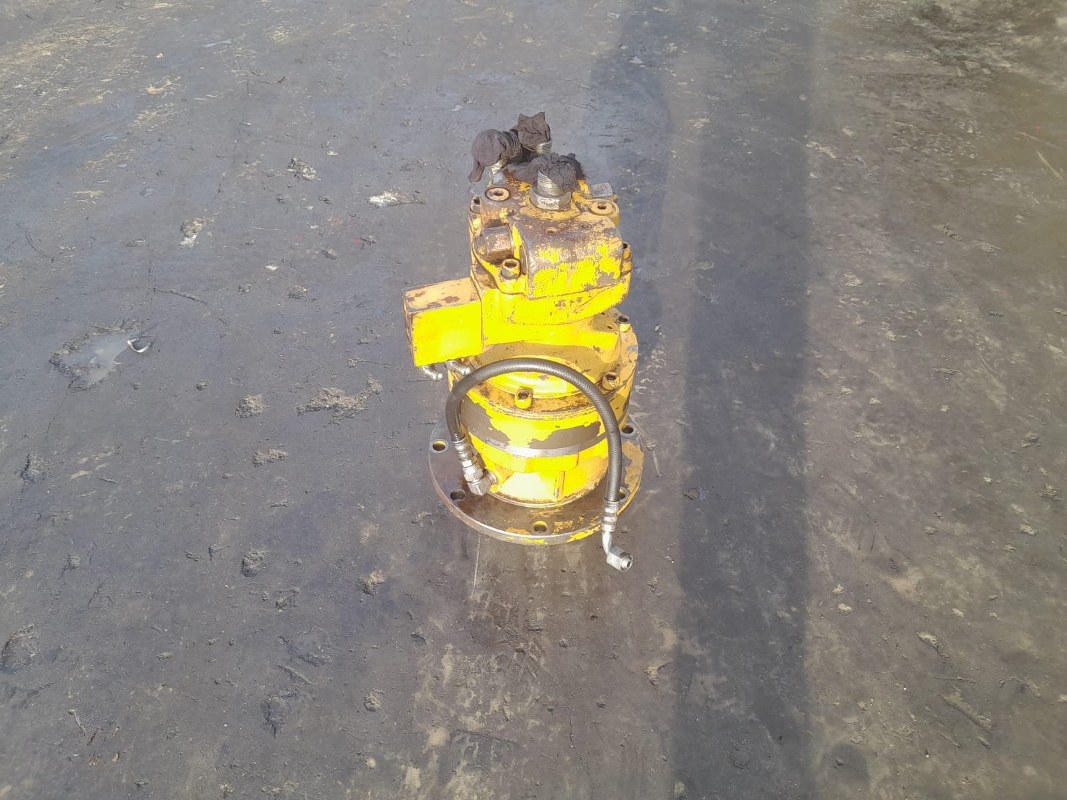 Reductor de rotire Takeuchi TB 070 - imagine 2