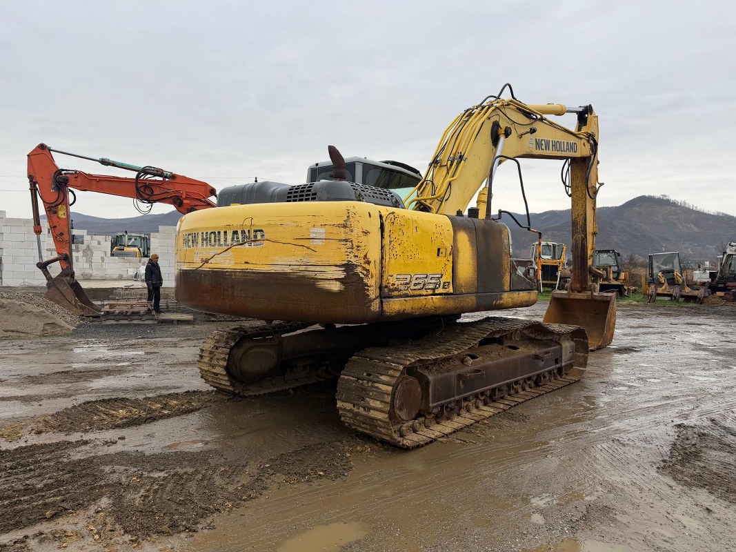New Holland E 265 B - imagine 3
