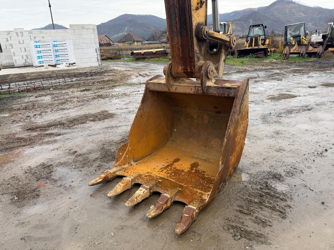 New Holland E 265 B - imagine 4