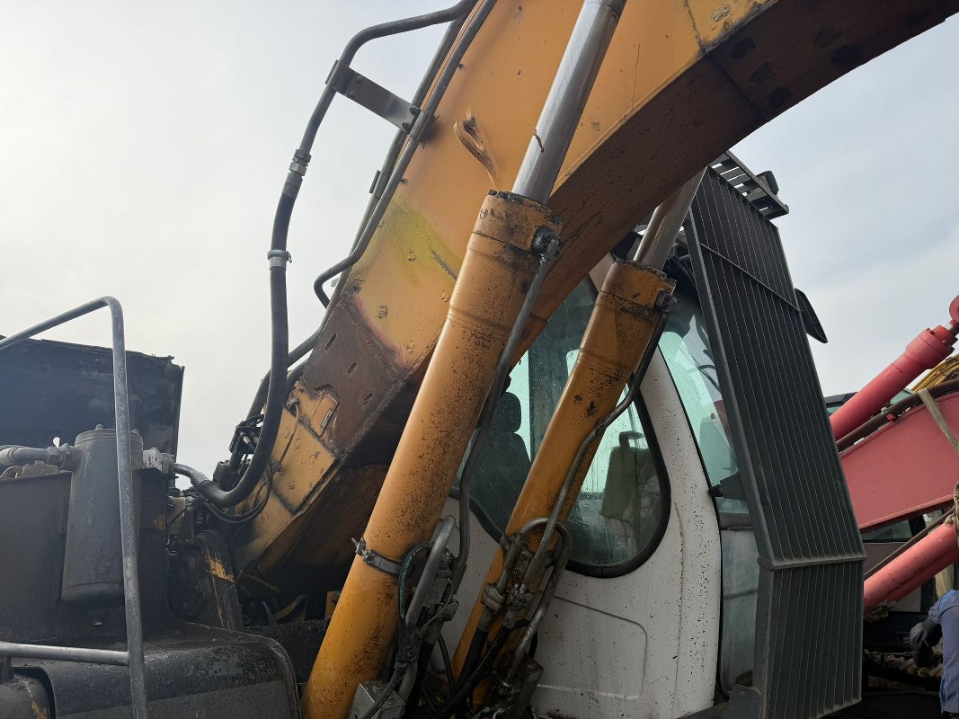 Cilindru hidraulic Liebherr R 926 C Litronic